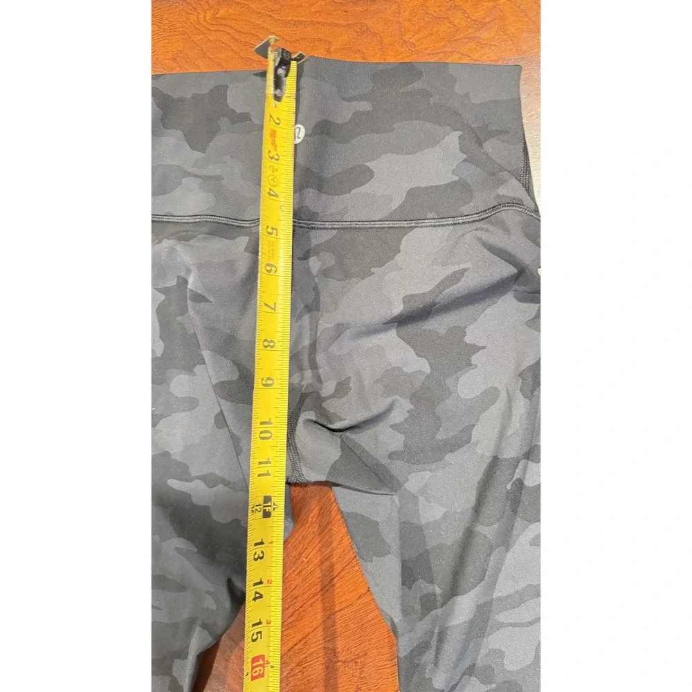 Lululemon Black Gray Camo High Rise Cropped Leggings Size 6‎ Womens Yoga